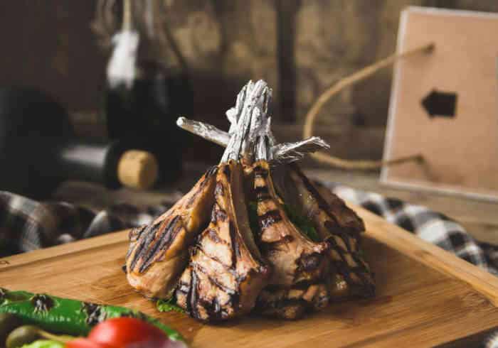  COCINA ESTAS SABROSAS CHULETAS DE CORDERO YA