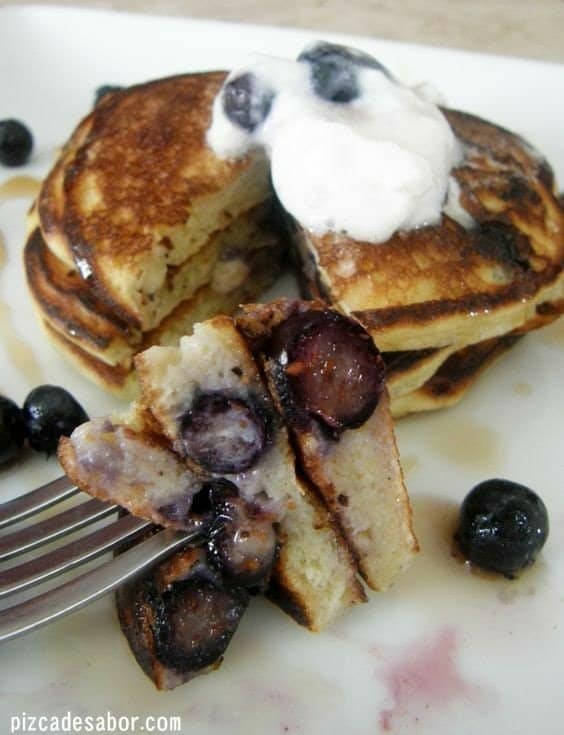 29 Snacks Saludables con Yogurt Griego: ¿Snacks saludables para disfrutar el juego sin culpas? Te presentamos 29 recetas a base de un cremoso yogurt griego y no lo pienses más.