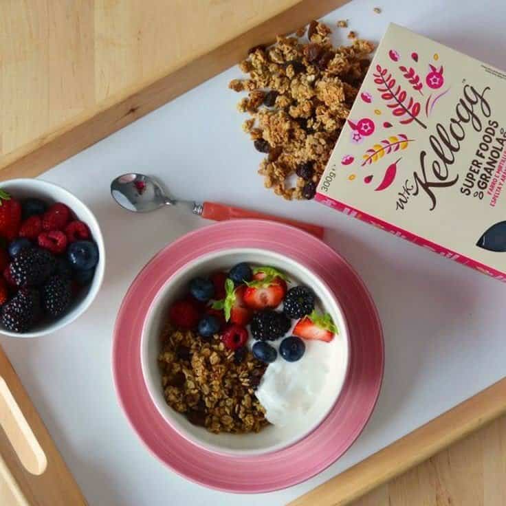 29 Snacks Saludables con Yogurt Griego: ¿Snacks saludables para disfrutar el juego sin culpas? Te presentamos 29 recetas a base de un cremoso yogurt griego y no lo pienses más.