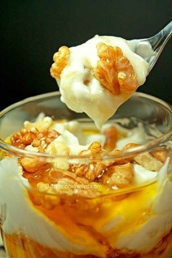 29 Snacks Saludables con Yogurt Griego: ¿Snacks saludables para disfrutar el juego sin culpas? Te presentamos 29 recetas a base de un cremoso yogurt griego y no lo pienses más.