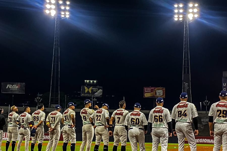 tiburones vs leones 2023